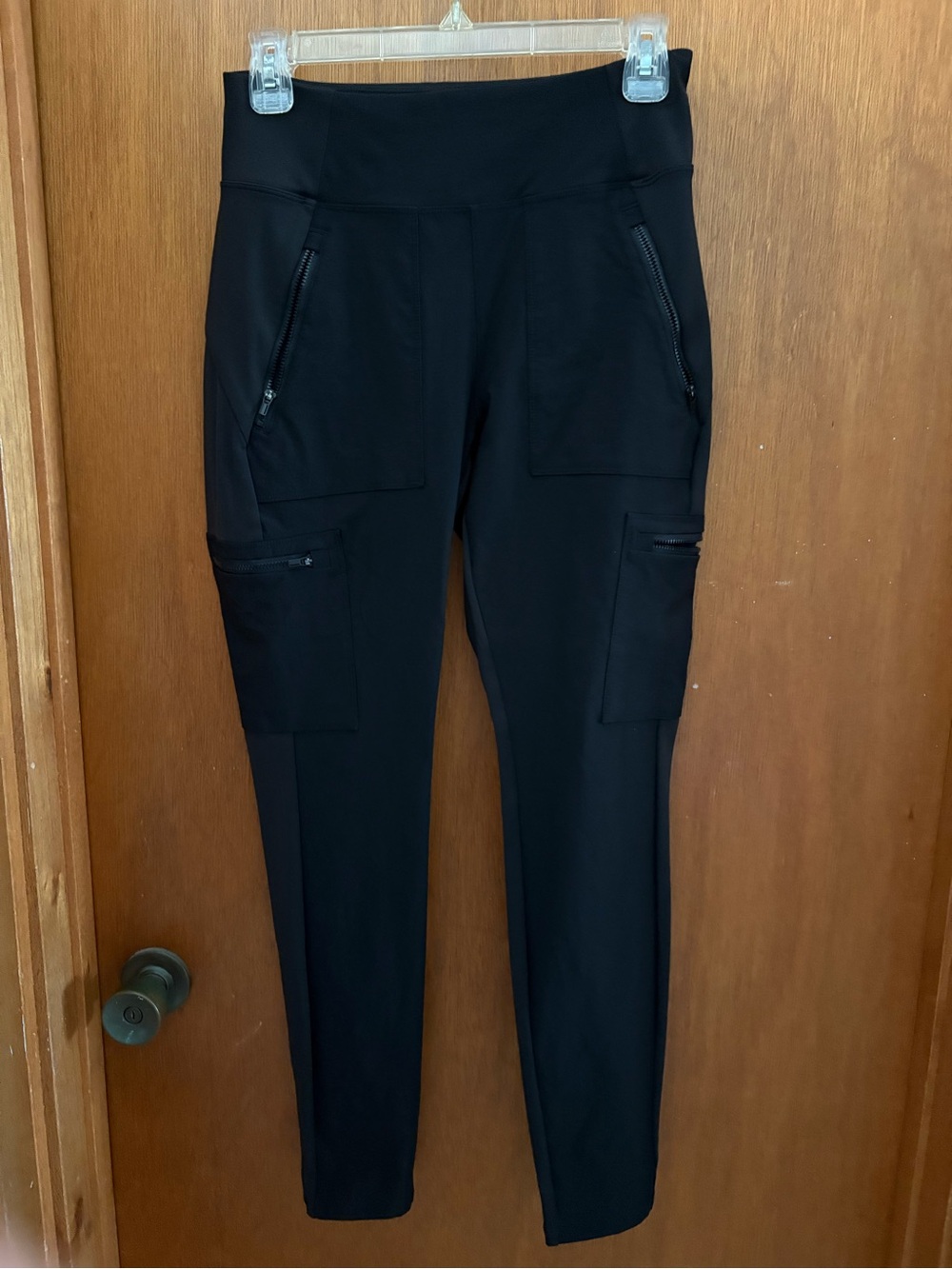 ATHLETA sz 4 Headlands Hybrid High Rise Cargo Leggings Black 982353